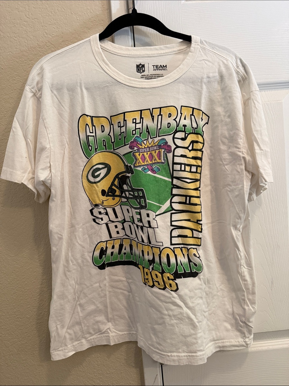 Team Apparel Green Bay Packers White Short-Sleeve Graphic Tee